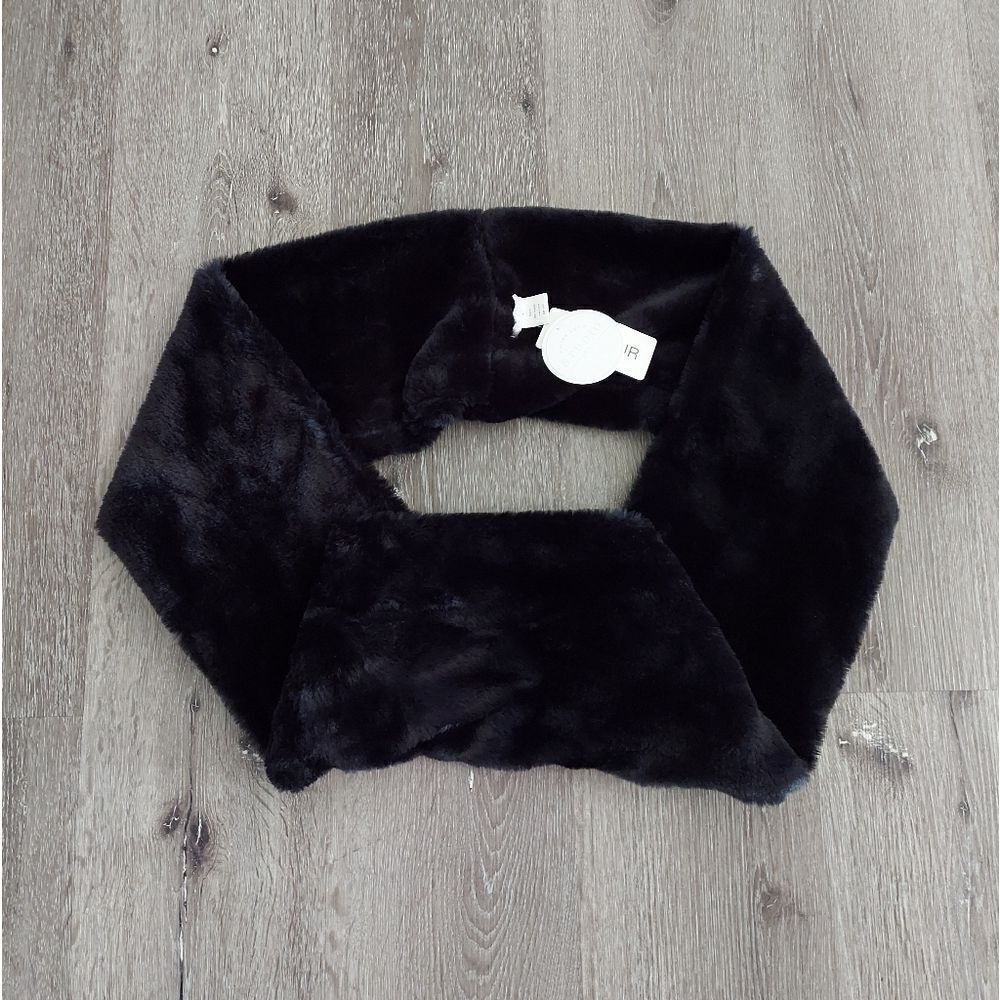 Amiee Lynn Studio Black Faux Fur Infinity Scarf